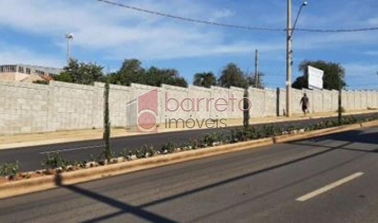 TERRENO A VENDA DE ESQUINA NA CIDADE DE INDAIATUBA