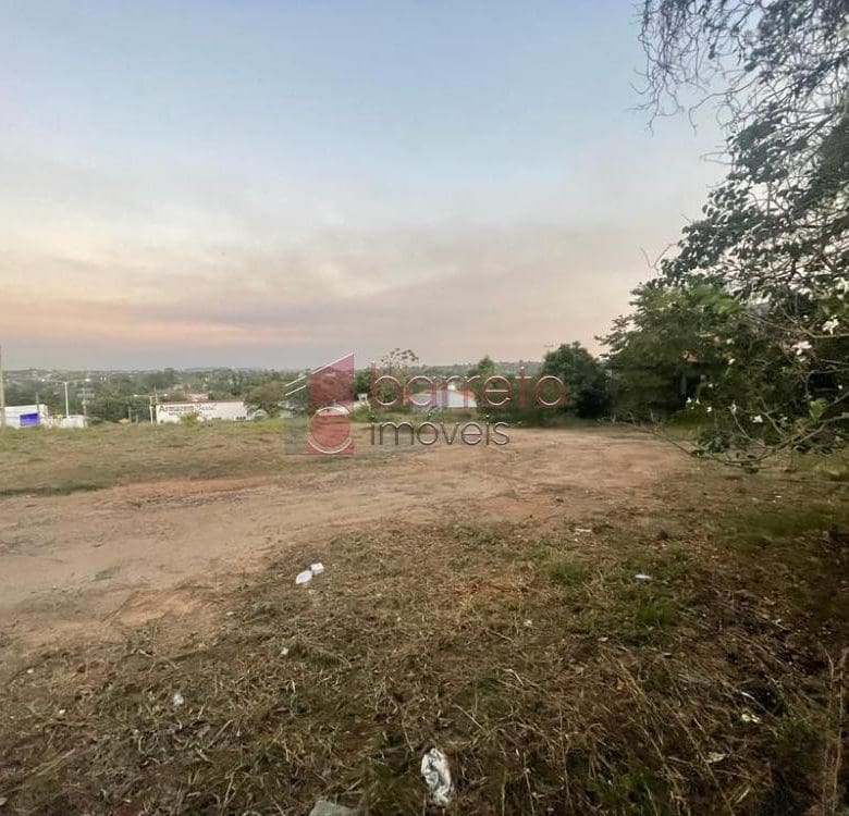 TERRENO A VENDA DE ESQUINA NA CIDADE DE INDAIATUBA
