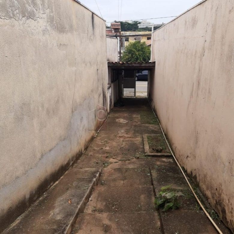 TERRENO COM CASA ANTIGA À VENDA NO JARDIM SANTA TERESA – JUNDIAÍ/SP