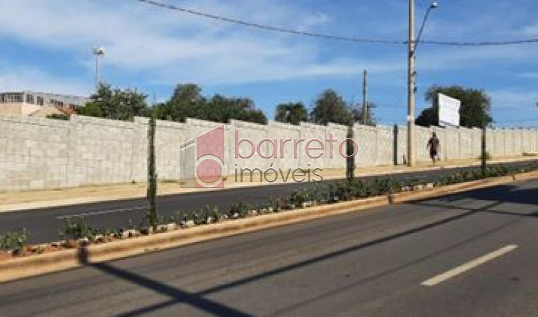 TERRENO A VENDA DE ESQUINA NA CIDADE DE INDAIATUBA