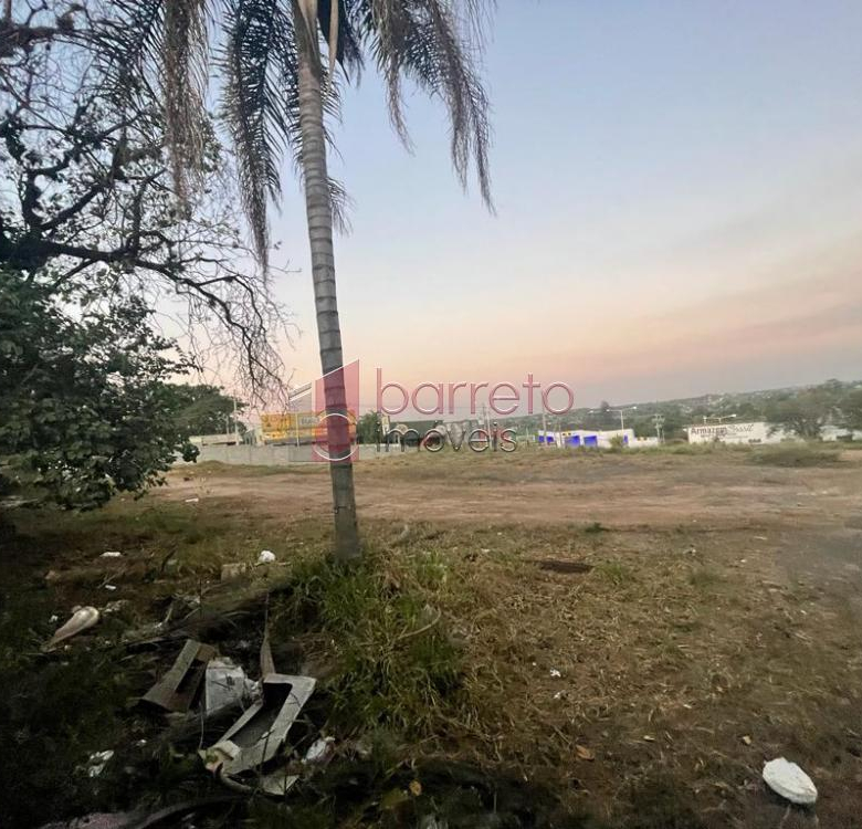 TERRENO A VENDA DE ESQUINA NA CIDADE DE INDAIATUBA