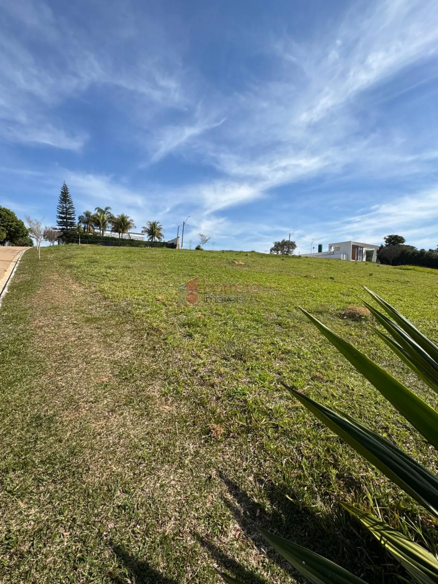 LINDO TERRENO À VENDA NO CONDOMÍNIO SOLAR DOS BANDEIRANTES EM ITUPEVA/SP