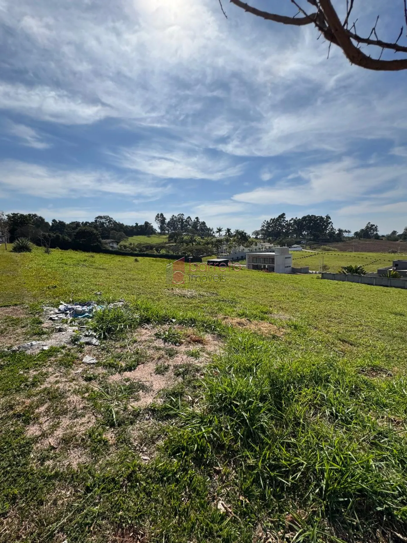 LINDO TERRENO À VENDA NO CONDOMÍNIO SOLAR DOS BANDEIRANTES EM ITUPEVA/SP