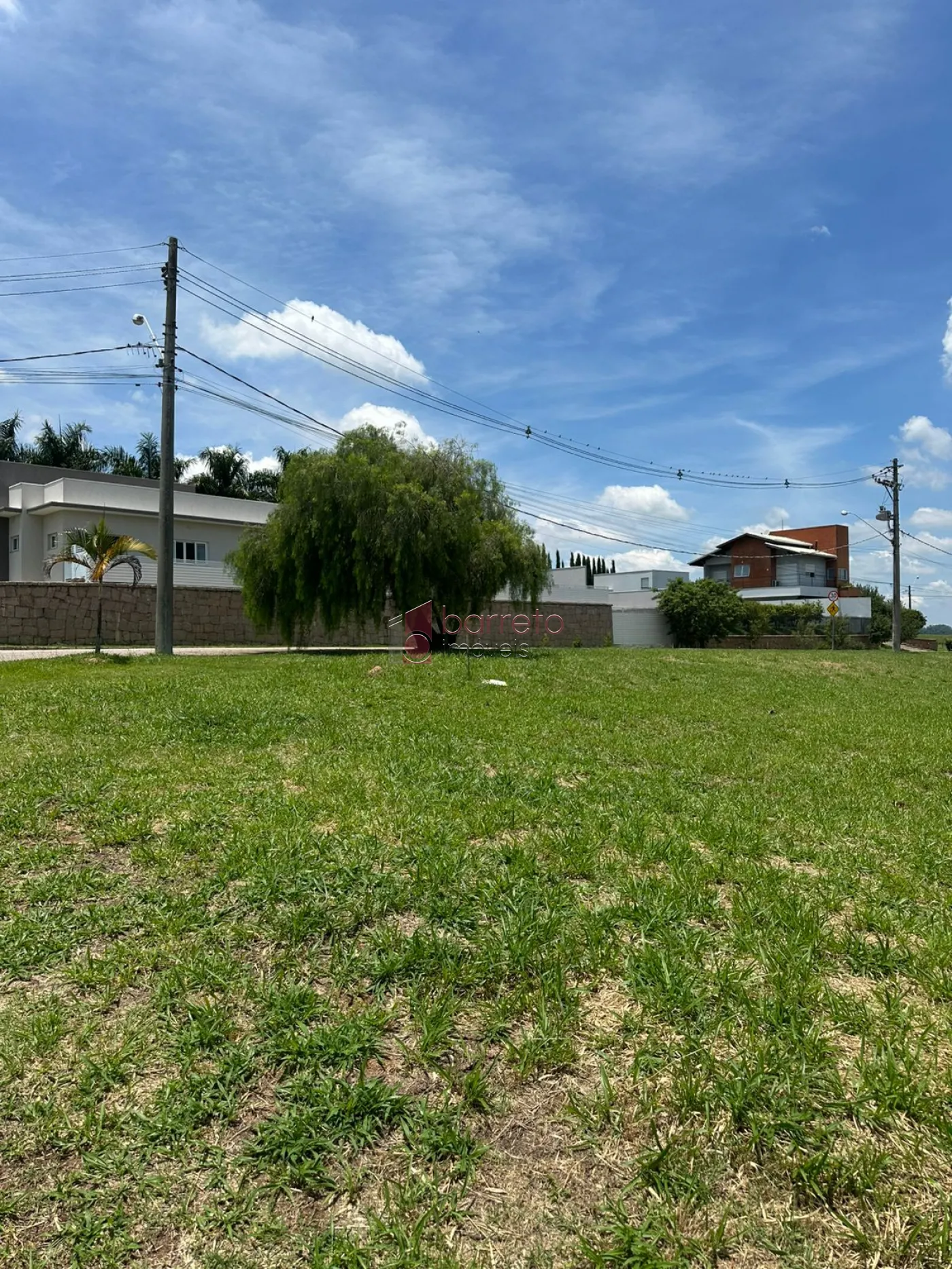 TERRENO AMPLO À VENDA NO CONDOMÍNIO RESIDENCIAL MONTES CLAROS EM ITUPEVA/SP
