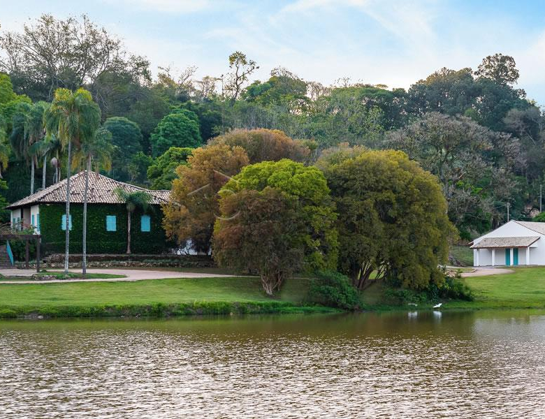SOBRADO À VENDA COM 03 QUARTOS – CONDOMÍNIO FAZENDA SERRA AZUL 1 – ITUPEVA/SP