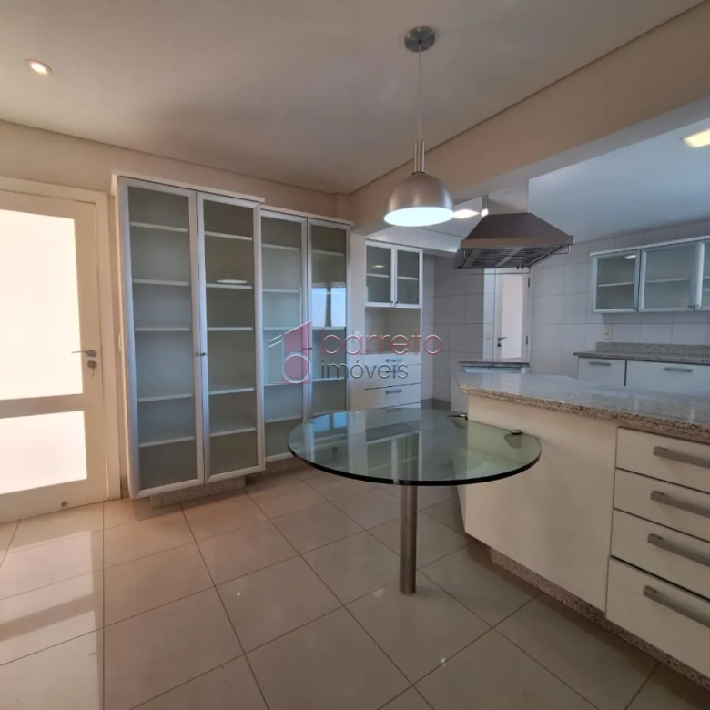 COBERTURA ESTILO DUPLEX PARA VENDA E LOCAÇÃO NO CONDOMÍNIO MAISON CLASSIC – JUNDIAÍ/SP