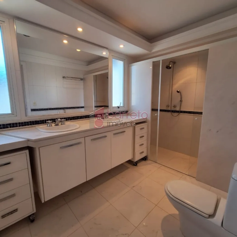COBERTURA ESTILO DUPLEX PARA VENDA E LOCAÇÃO NO CONDOMÍNIO MAISON CLASSIC – JUNDIAÍ/SP