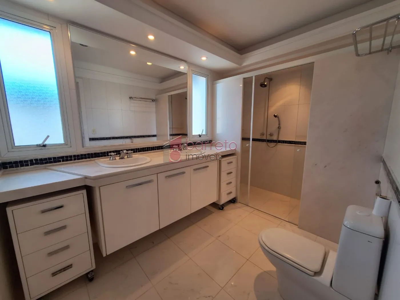 COBERTURA ESTILO DUPLEX PARA VENDA E LOCAÇÃO NO CONDOMÍNIO MAISON CLASSIC – JUNDIAÍ/SP