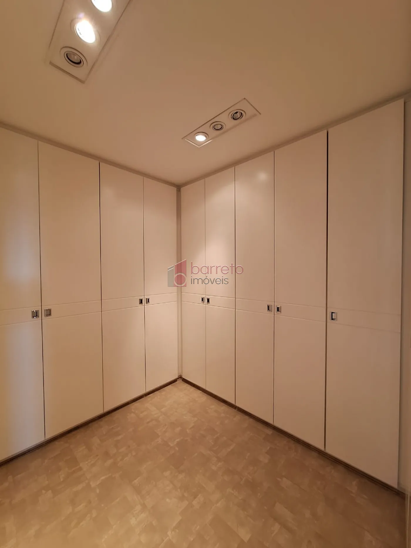 COBERTURA ESTILO DUPLEX PARA VENDA E LOCAÇÃO NO CONDOMÍNIO MAISON CLASSIC – JUNDIAÍ/SP