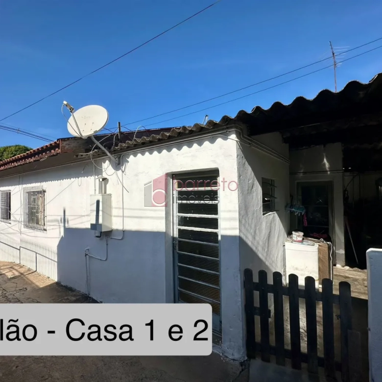 IMÓVEL COM 04 CASAS E UM SALÃO COMERCIAL À VENDA NA VILA JUNDIAINÓPOLIS – JUNDIAÍ/SP