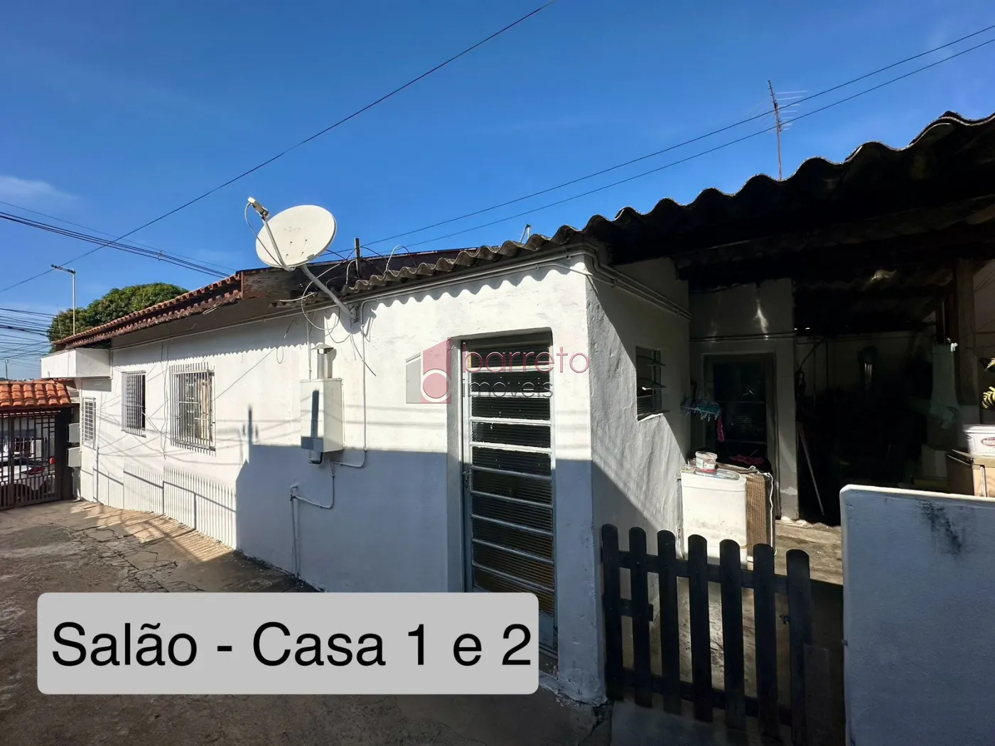 IMÓVEL COM 04 CASAS E UM SALÃO COMERCIAL À VENDA NA VILA JUNDIAINÓPOLIS – JUNDIAÍ/SP