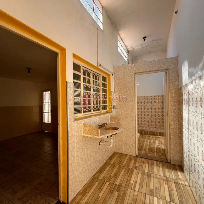 CASA COM EDÍCULA PARA VENDA E LOCAÇÃO NO BAIRRO VILA MARINGÁ – JUNDIAÍ/SP