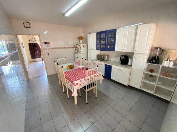 CASA COM EDÍCULA PARA VENDA E LOCAÇÃO NO BAIRRO CIDADE NOVA I – JUNDIAÍ/SP