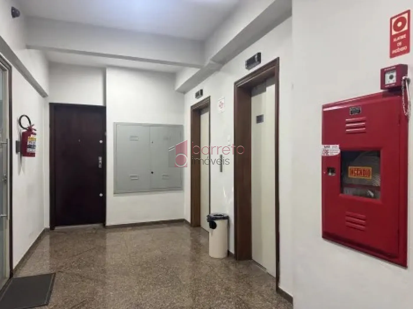 SALA COMERCIAL PARA VENDA E LOCAÇÃO NO EDIFÍCIO PALÁCIO DO COMÉRCIO NO CENTRO – JUNDIAÍ/SP