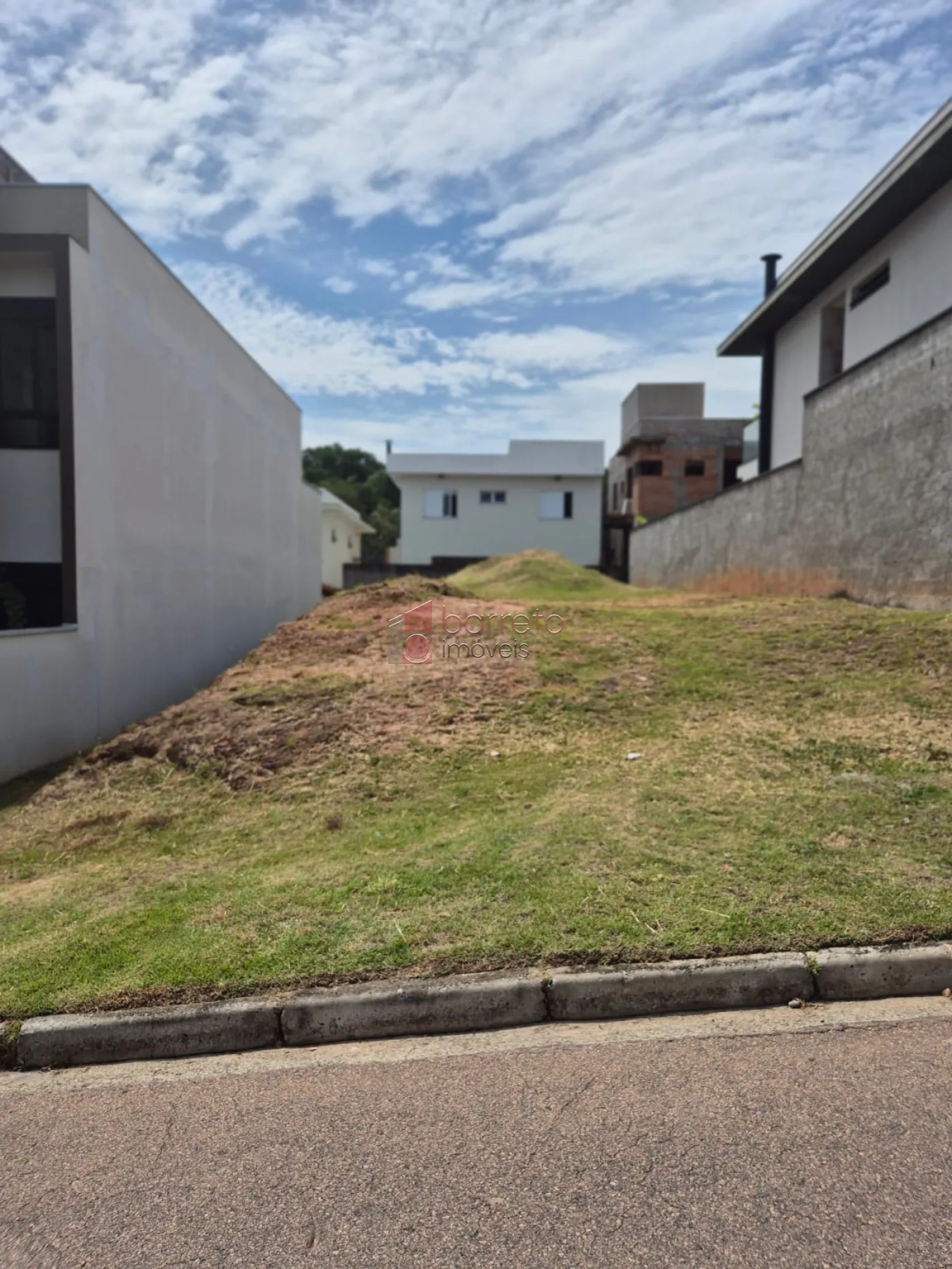 TERRENO À VENDA NO CONDOMÍNIO RESIDENCIAL DOS IPÊS – BAIRRO ENGORDADOURO – JUNDIAÍ/SP