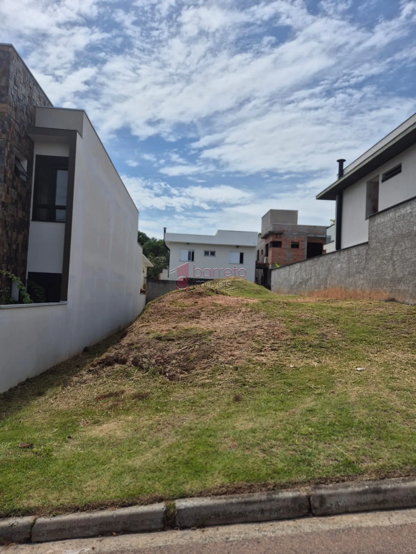 TERRENO À VENDA NO CONDOMÍNIO RESIDENCIAL DOS IPÊS – BAIRRO ENGORDADOURO – JUNDIAÍ/SP