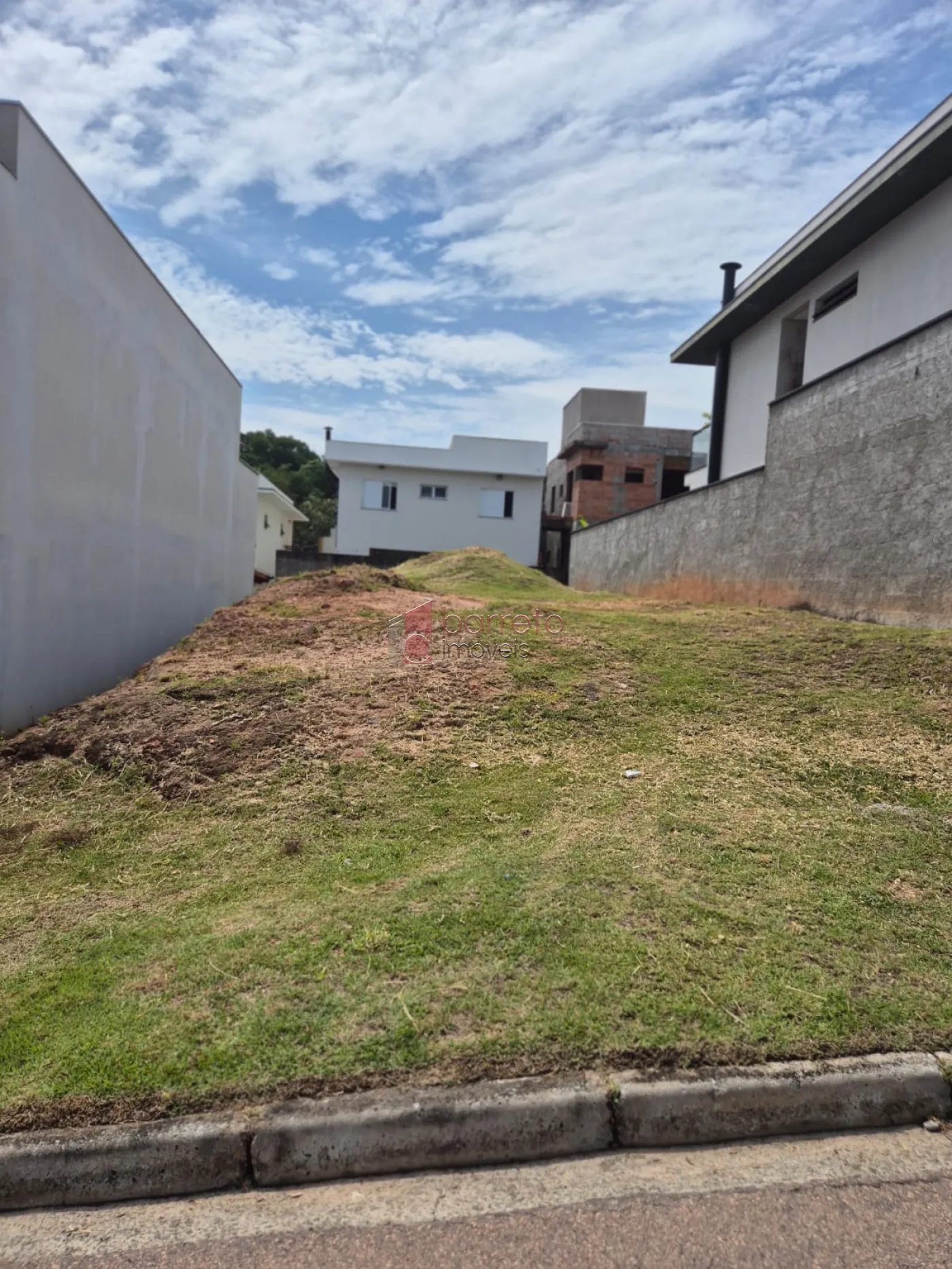 TERRENO À VENDA NO CONDOMÍNIO RESIDENCIAL DOS IPÊS – BAIRRO ENGORDADOURO – JUNDIAÍ/SP