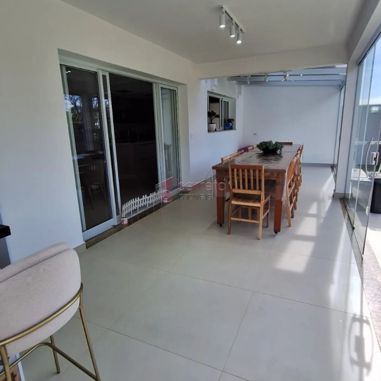 SOBRADO MOBILIADO PARA VENDA E LOCAÇÃO NO CONDOMÍNIO TERRAS DE SÃO CARLOS – JUNDIAÍ/SP