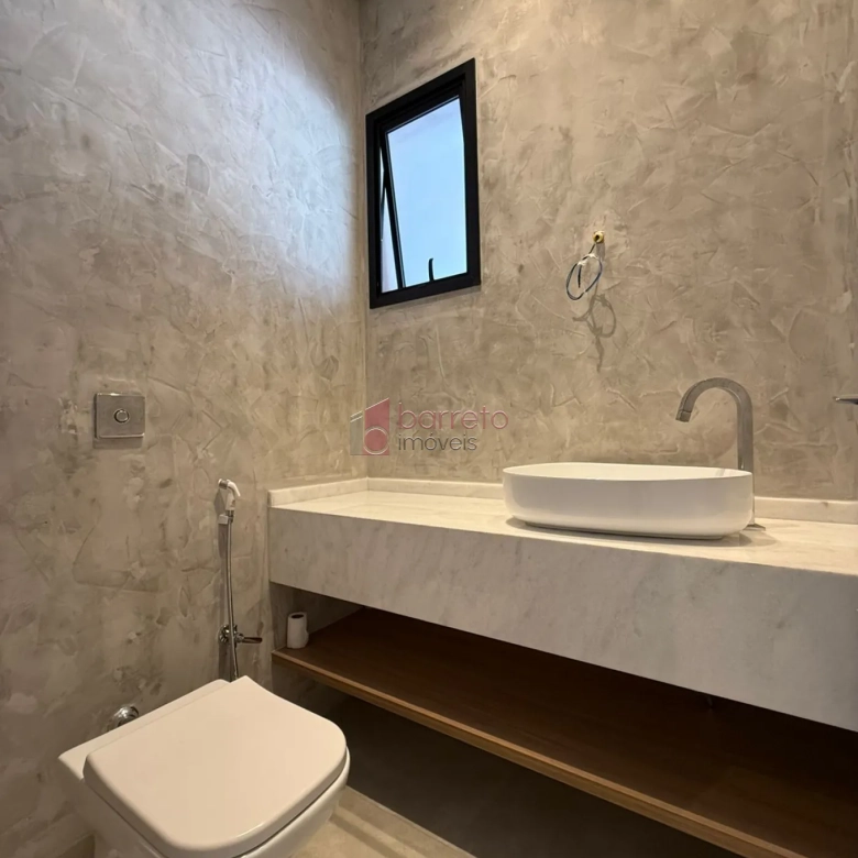 CASA TÉRREA DE ALTO PADRÃO COM 04 SUÍTES À VENDA NO CONDOMÍNIO BRISAS JUNDIAÍ – JUNDIAÍ/SP