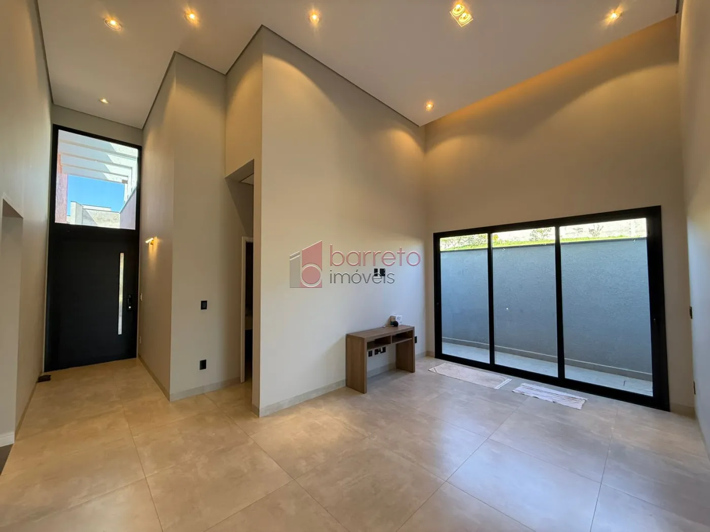 CASA TÉRREA DE ALTO PADRÃO COM 04 SUÍTES À VENDA NO CONDOMÍNIO BRISAS JUNDIAÍ – JUNDIAÍ/SP