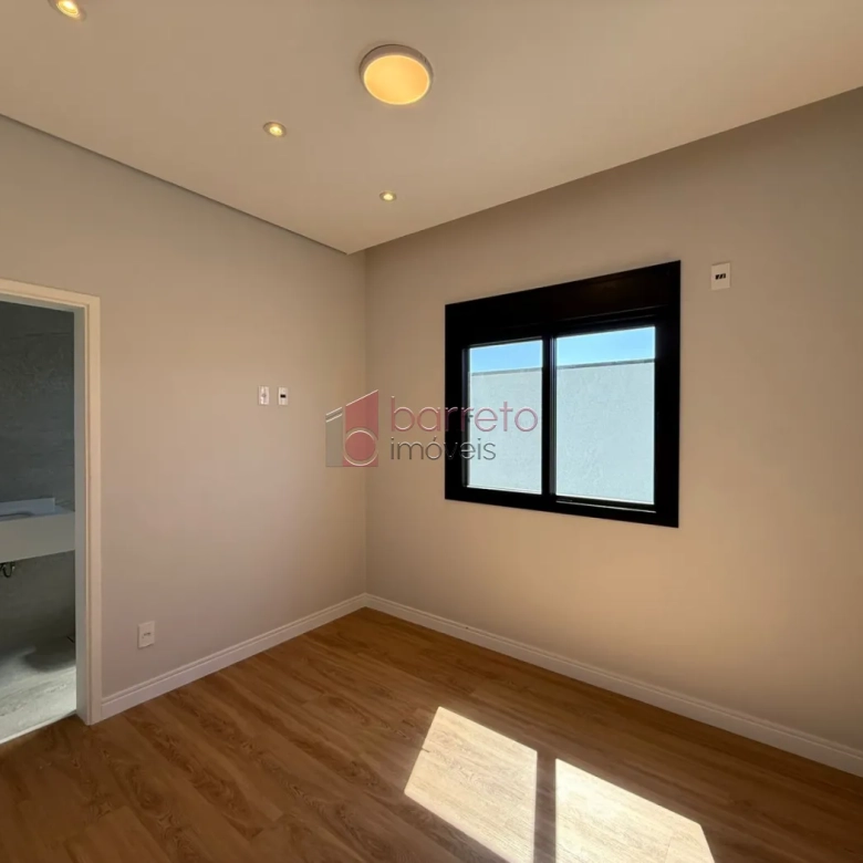 CASA TÉRREA DE ALTO PADRÃO COM 04 SUÍTES À VENDA NO CONDOMÍNIO BRISAS JUNDIAÍ – JUNDIAÍ/SP