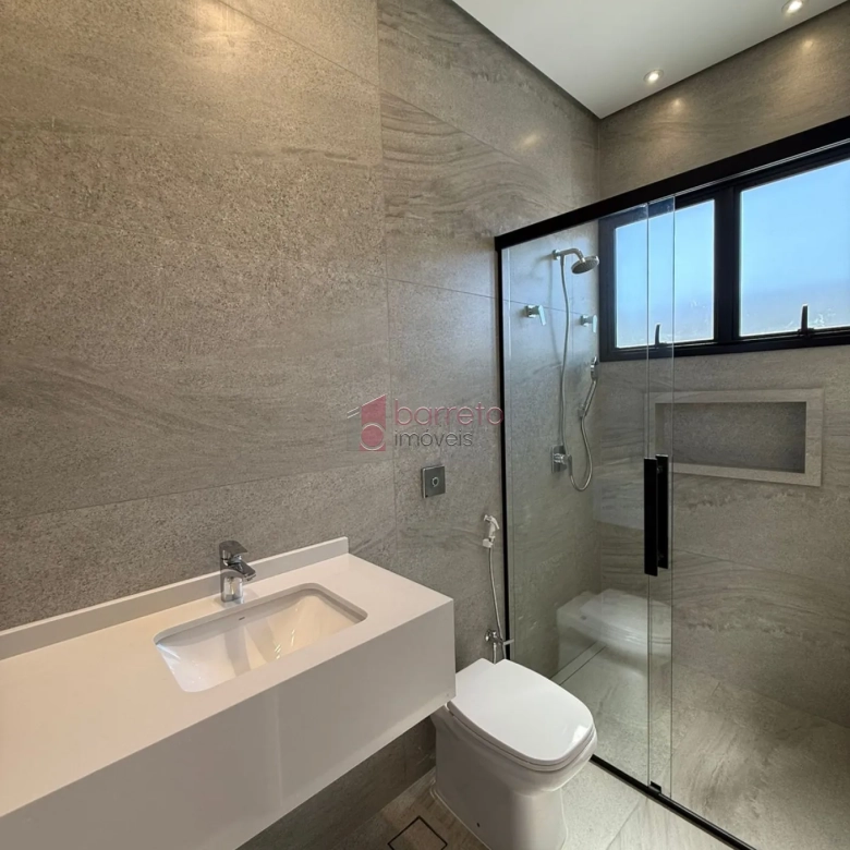 CASA TÉRREA DE ALTO PADRÃO COM 04 SUÍTES À VENDA NO CONDOMÍNIO BRISAS JUNDIAÍ – JUNDIAÍ/SP
