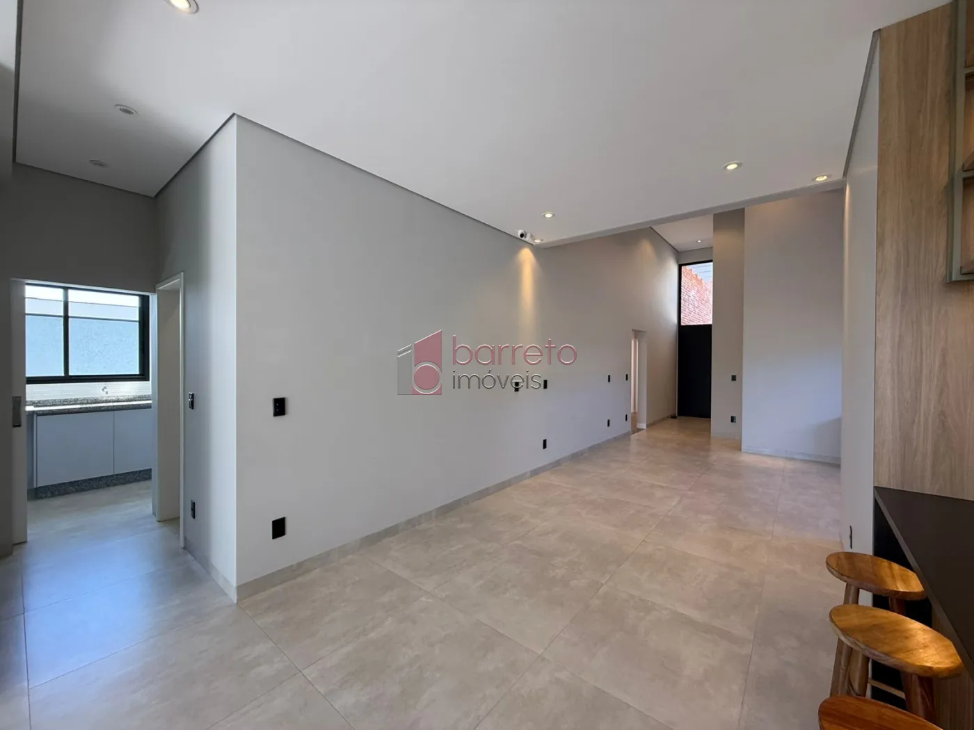CASA TÉRREA DE ALTO PADRÃO COM 04 SUÍTES À VENDA NO CONDOMÍNIO BRISAS JUNDIAÍ – JUNDIAÍ/SP