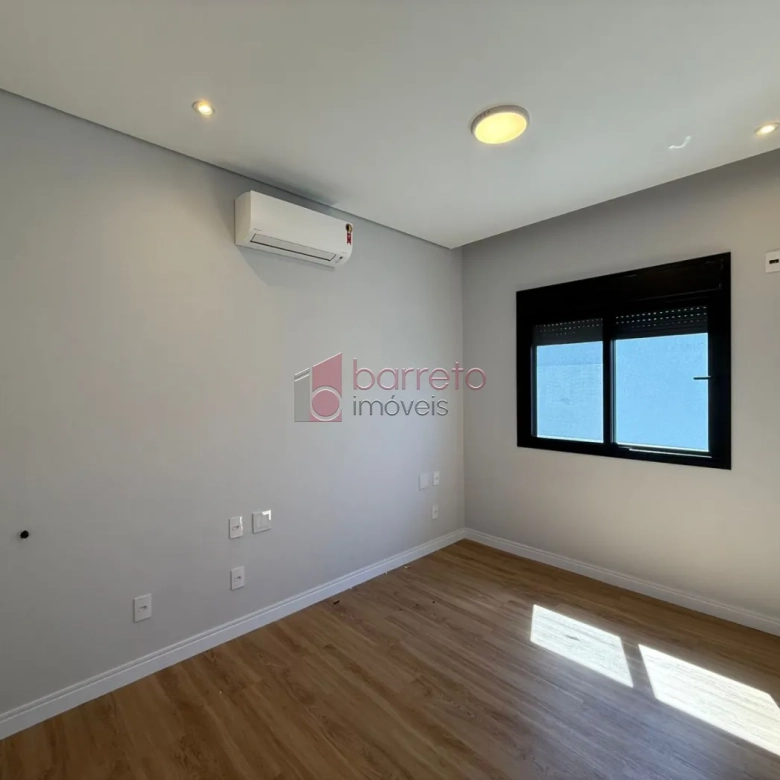 CASA TÉRREA DE ALTO PADRÃO COM 04 SUÍTES À VENDA NO CONDOMÍNIO BRISAS JUNDIAÍ – JUNDIAÍ/SP