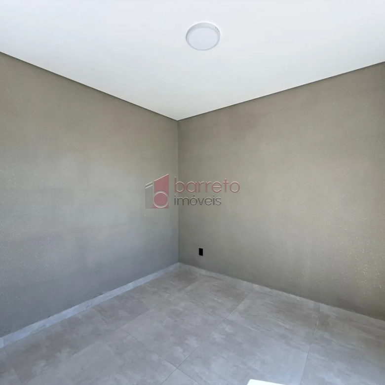 CASA TÉRREA DE ALTO PADRÃO COM 04 SUÍTES À VENDA NO CONDOMÍNIO BRISAS JUNDIAÍ – JUNDIAÍ/SP