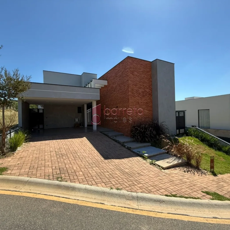 CASA TÉRREA DE ALTO PADRÃO COM 04 SUÍTES À VENDA NO CONDOMÍNIO BRISAS JUNDIAÍ – JUNDIAÍ/SP