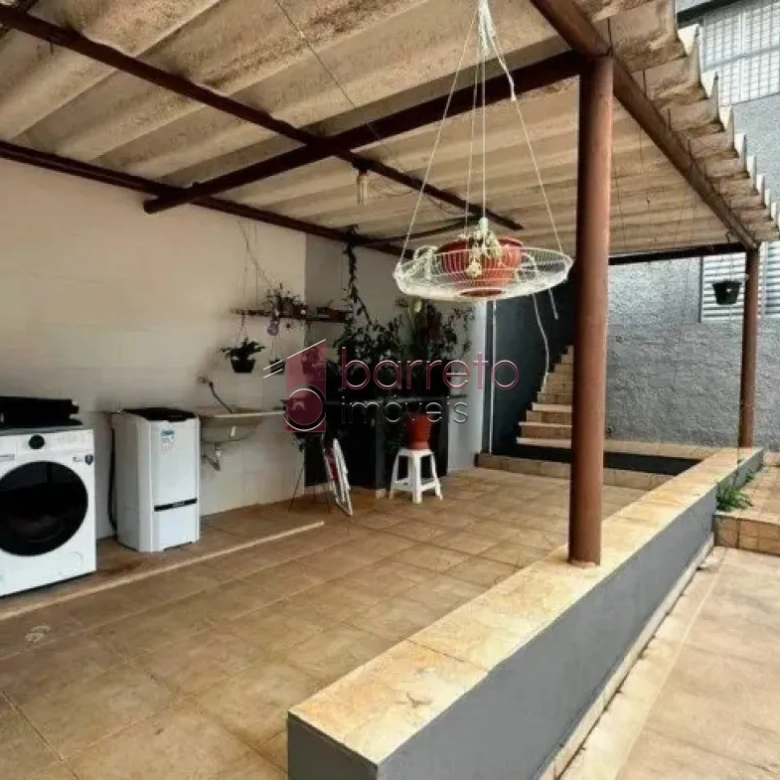 CASA COM EDÍCULA PARA VENDA E LOCAÇÃO NO JARDIM MESSINA – JUNDIAÍ/SP