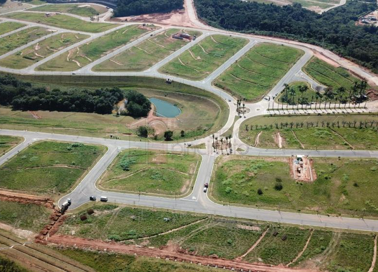 CASA TÉRREA DE ALTO PADRÃO COM 04 SUÍTES À VENDA NO CONDOMÍNIO BRISAS JUNDIAÍ – JUNDIAÍ/SP