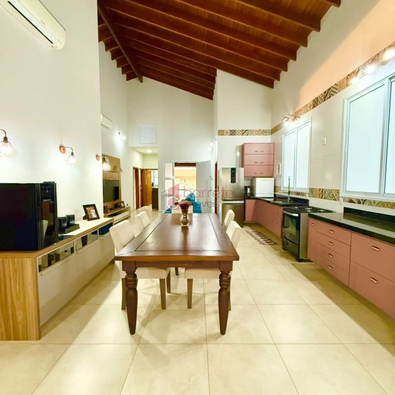 CASA TÉRREA EM ESTILO NEOCOLONIAL À VENDA NO CONDOMÍNIO GRAN VILLE SÃO VENÂNCIO EM ITUPEVA/SP