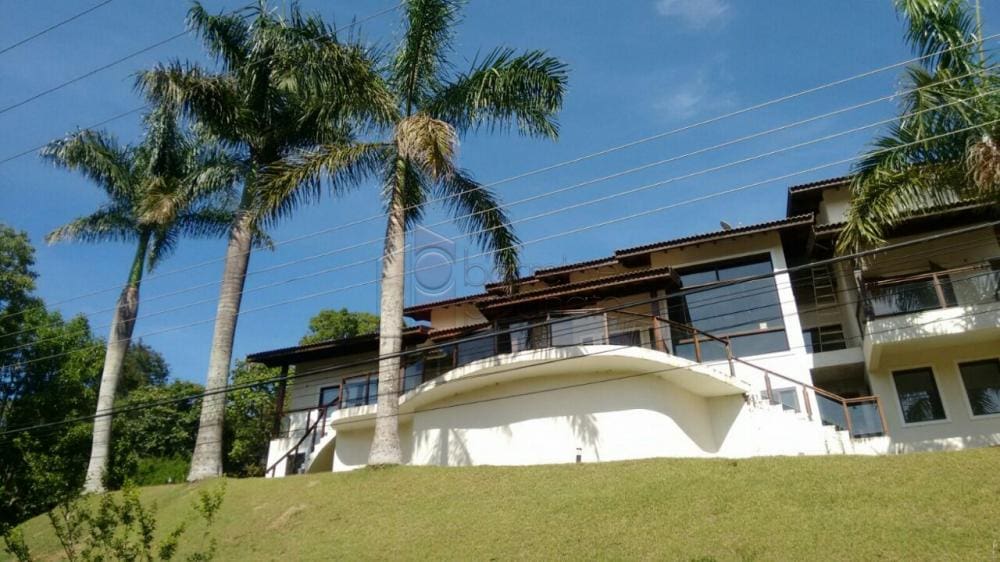 Magnífica residência em condomínio fechado, localizada na cidade de Jundiaí, a 40 minutos de São Paulo.