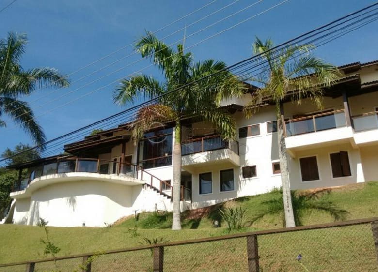 Magnífica residência em condomínio fechado, localizada na cidade de Jundiaí, a 40 minutos de São Paulo.