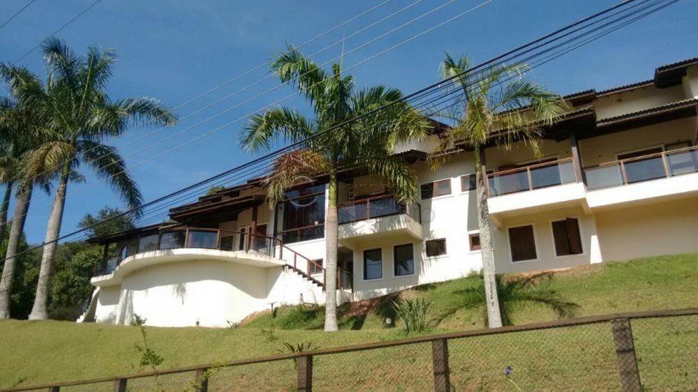 Magnífica residência em condomínio fechado, localizada na cidade de Jundiaí, a 40 minutos de São Paulo.