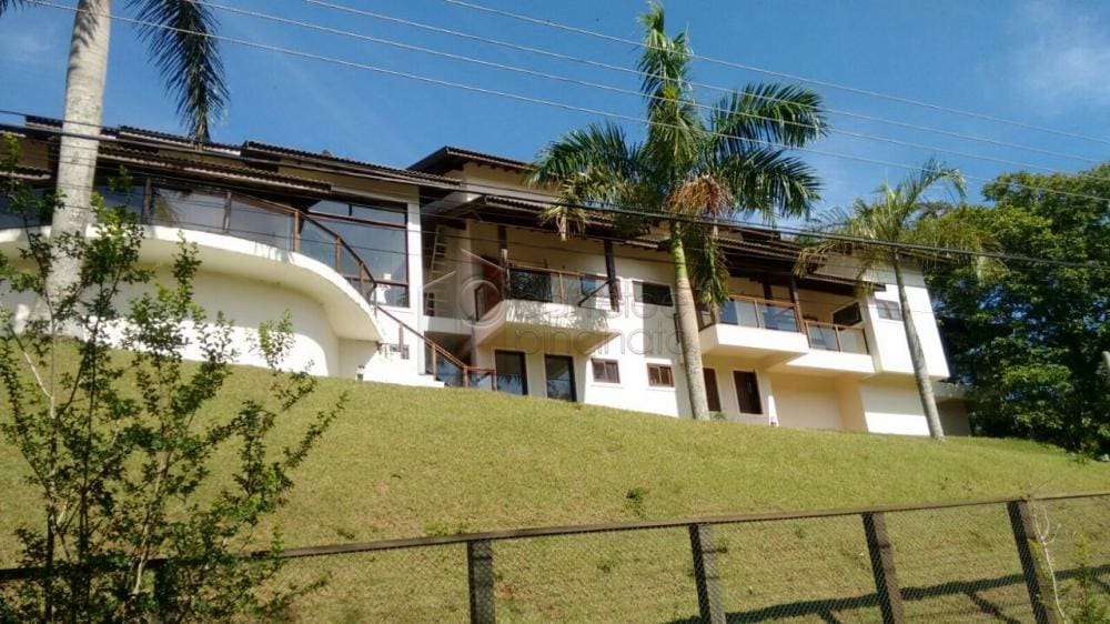 Magnífica residência em condomínio fechado, localizada na cidade de Jundiaí, a 40 minutos de São Paulo.