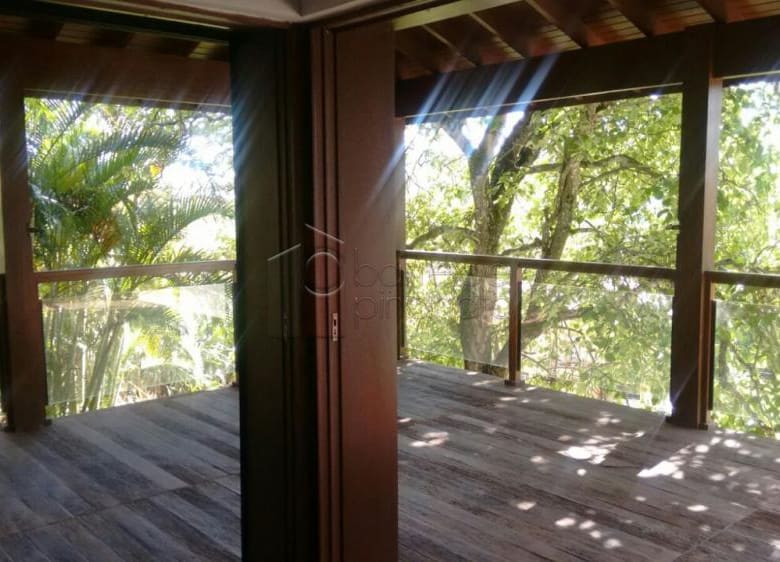 Magnífica residência em condomínio fechado, localizada na cidade de Jundiaí, a 40 minutos de São Paulo.