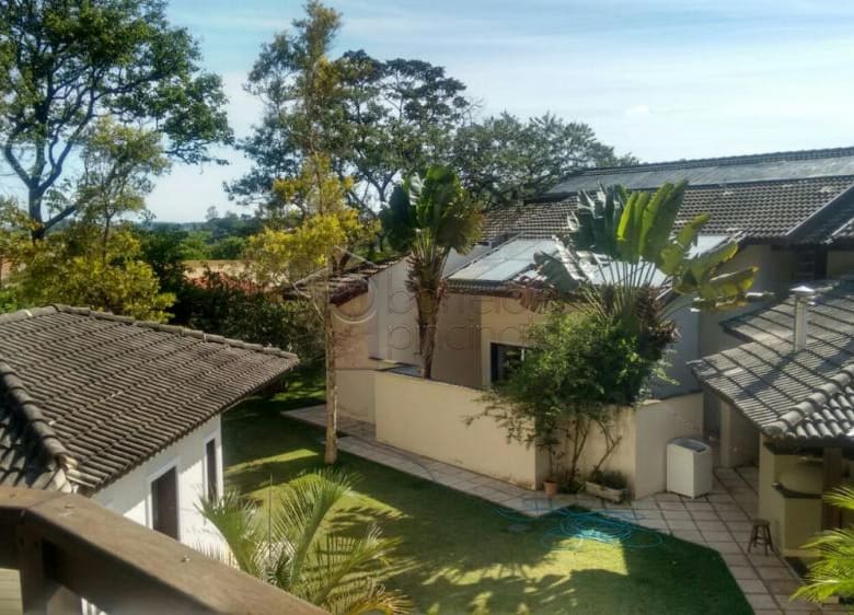 Magnífica residência em condomínio fechado, localizada na cidade de Jundiaí, a 40 minutos de São Paulo.
