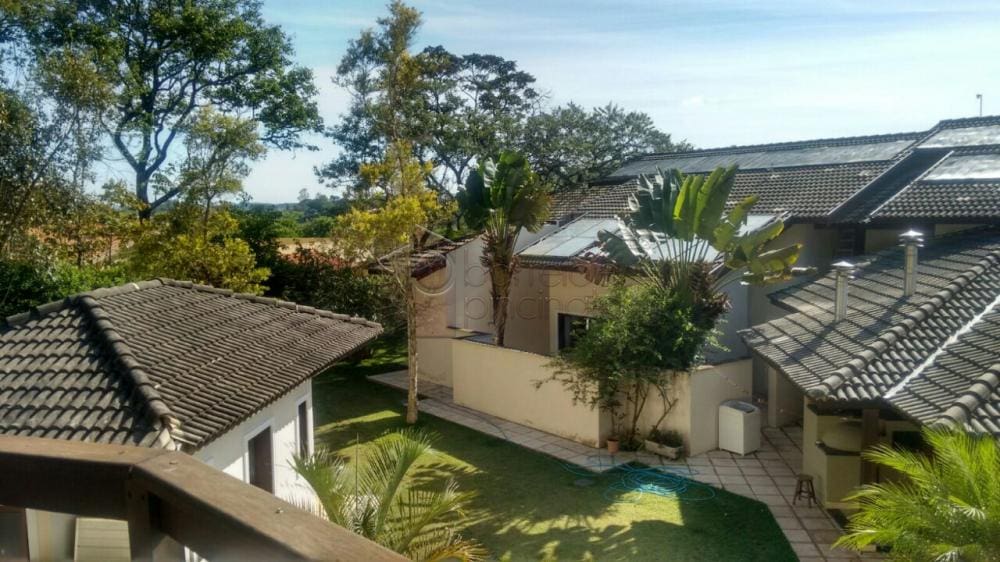 Magnífica residência em condomínio fechado, localizada na cidade de Jundiaí, a 40 minutos de São Paulo.
