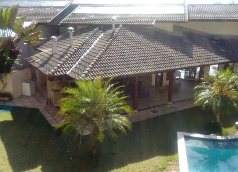 Magnífica residência em condomínio fechado, localizada na cidade de Jundiaí, a 40 minutos de São Paulo.
