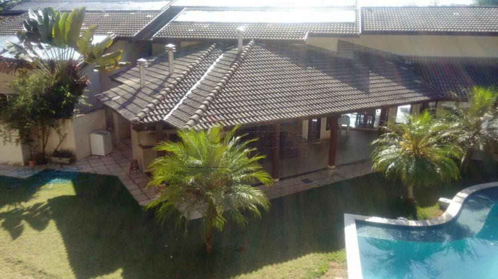 Magnífica residência em condomínio fechado, localizada na cidade de Jundiaí, a 40 minutos de São Paulo.