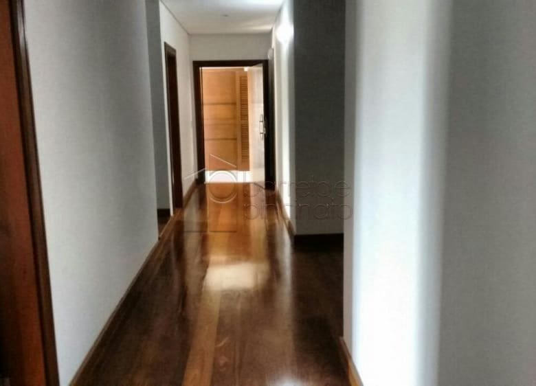 Magnífica residência em condomínio fechado, localizada na cidade de Jundiaí, a 40 minutos de São Paulo.