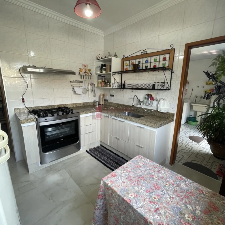 CASA COM EDÍCULA À VENDA NO BAIRRO CIDADE NOVA I EM JUNDIAÍ/SP