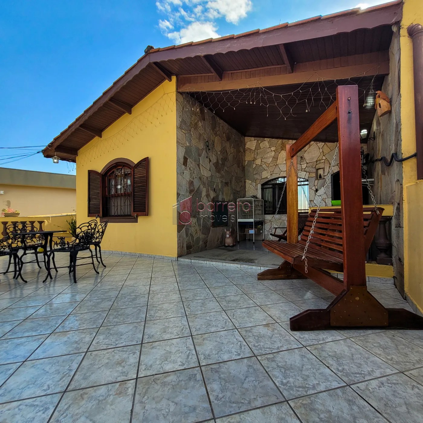 CASA À VENDA NO JARDIM ESTÁDIO  JUNDIAÍ – SP