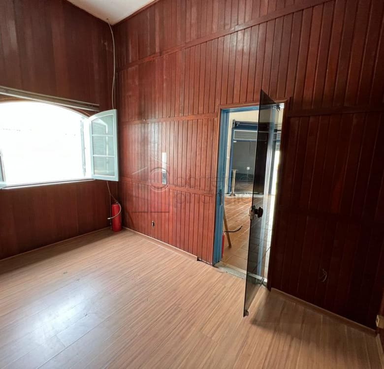 CASA COMERCIAL COM 147M² PARA LOCAÇÃO NO CENTRO DE JUNDIAÍ – SP.