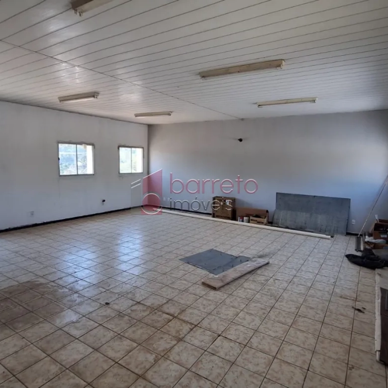SALA COMERCIAL EM PISO SUPERIOR PARA LOCAÇÃO NA COLÔNIA – JUNDIAÍ/SP