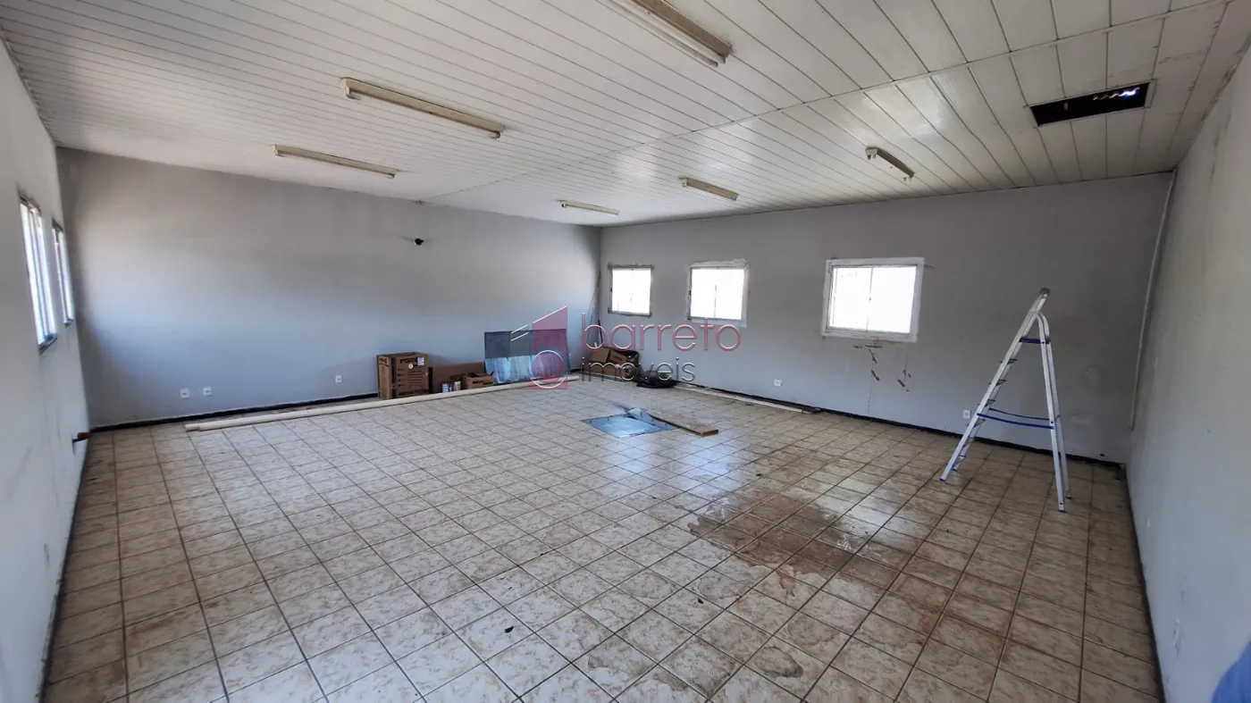SALA COMERCIAL EM PISO SUPERIOR PARA LOCAÇÃO NA COLÔNIA – JUNDIAÍ/SP