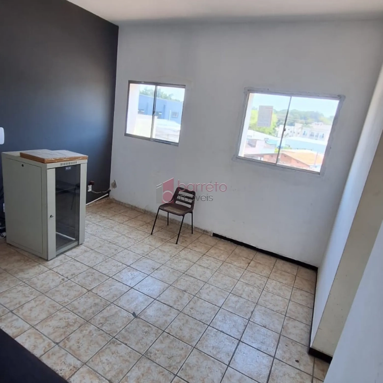 SALA COMERCIAL EM PISO SUPERIOR PARA LOCAÇÃO NA COLÔNIA – JUNDIAÍ/SP