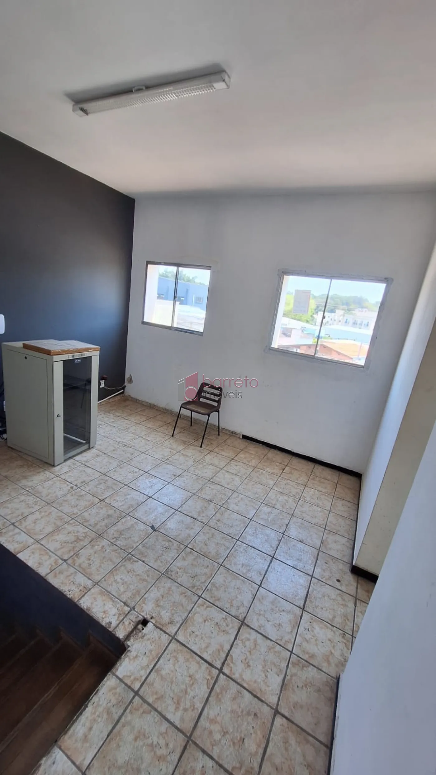 SALA COMERCIAL EM PISO SUPERIOR PARA LOCAÇÃO NA COLÔNIA – JUNDIAÍ/SP